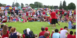 Canadienses celebrando su día nacional. Foto YouTube. 