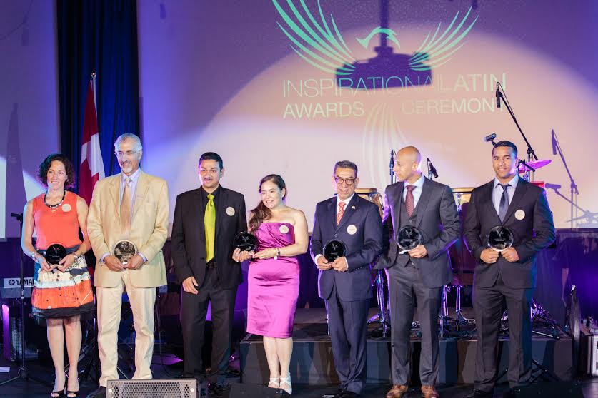 Ganadores Inspirational Latin Awards Vancouver 2015. De izquierda a derecha (representante de Anne Buthen, Bradford Cooke, Fito García, Marlín Ramazini, Javier Barajas, Pepe Barajas y Marcus Aurélio Martins). Foto Álvaro Campo