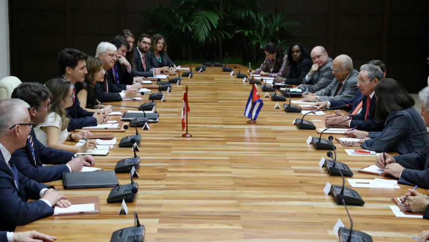 Reunión del primer ministro de Canadá, Justin Trudeau con el presidente de Cuba, Raúl castro. Foto Oficina del Primer Ministro de Canadá