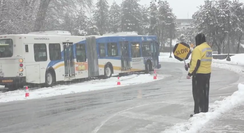 La ruta 135 del servicio de buses urbanos es una de las afectadas por la caída de nieve. Foto archivo CBNnoticias