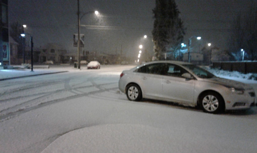 Esta es la primera nevada que se registra en la zona metropolitana de Vancouver a pocos días de entrar el invierno en este 2016. Foto Juan David Marín