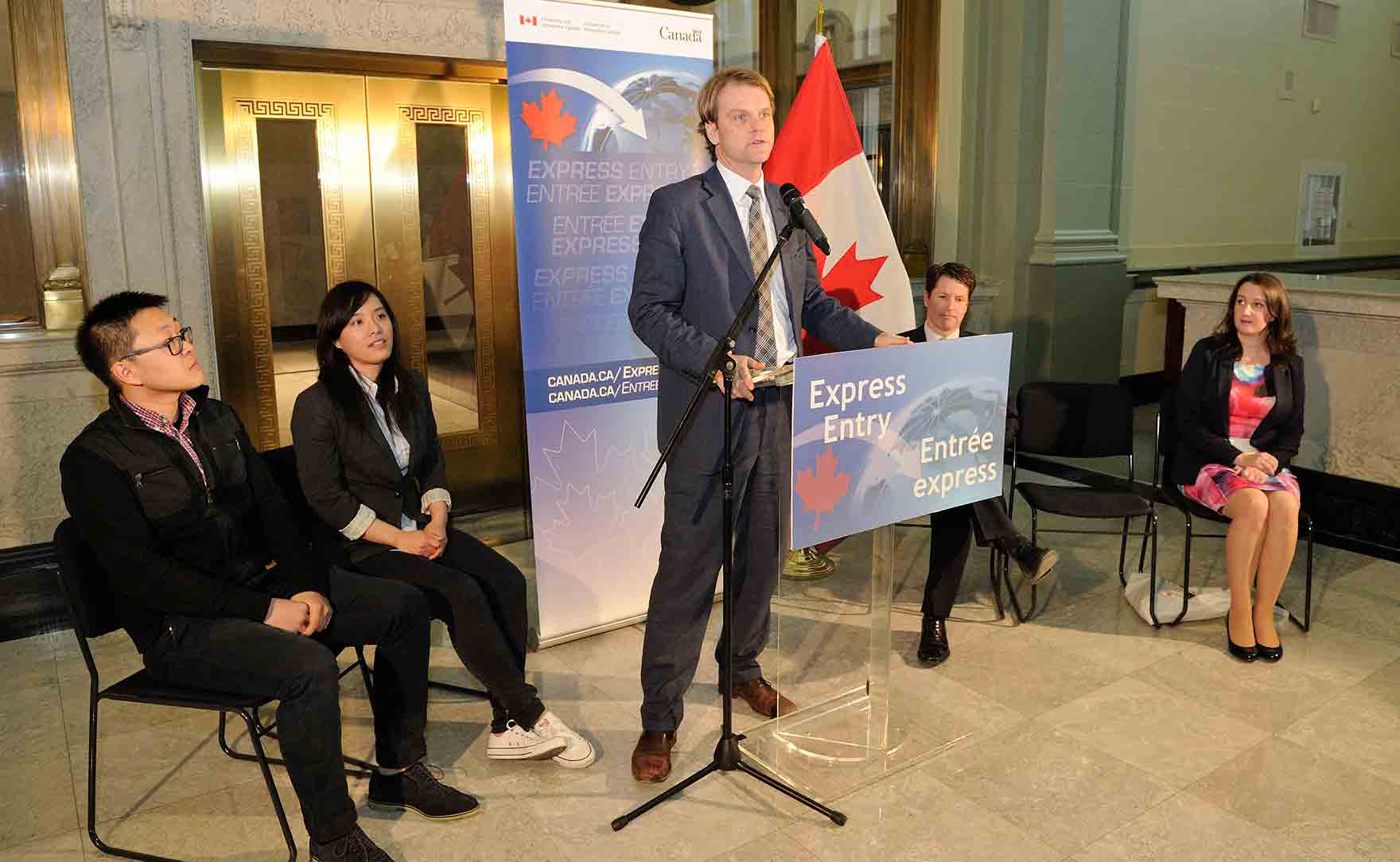 Canadá da la bienvenida a los primeros residentes permanentes bajo el programa Entrada Exprés