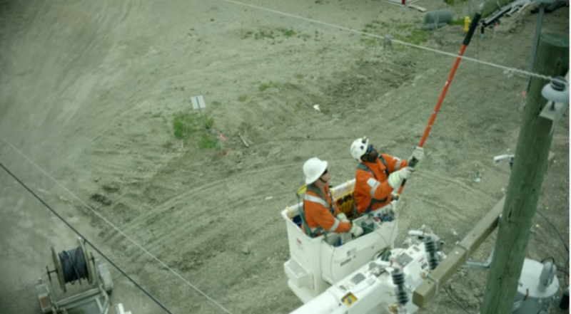 Fuertes vientos causan apagones, caída de árboles y personas atrapadas en Metro Vancouver