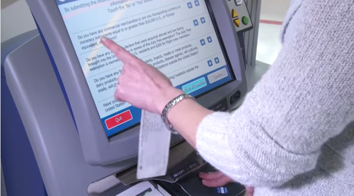 Aeropuerto de Vancouver implementa nuevo sistema electrónico para control de pasajeros internacionales