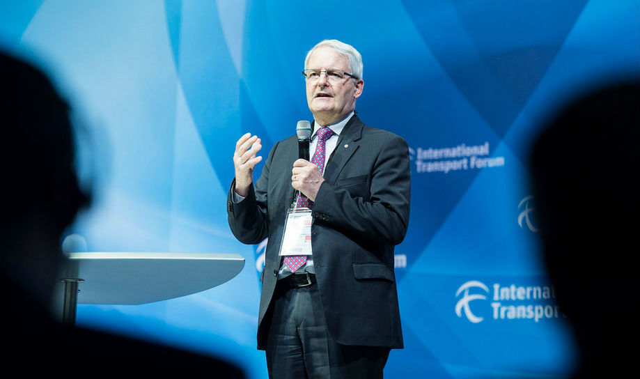 Canadá y México firman acuerdos de transporte aéreo