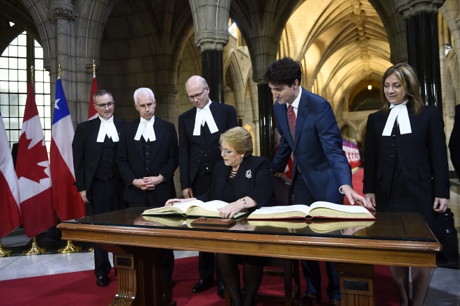 Canadá y Chile modernizan Tratado de Libre Comercio.