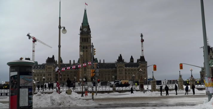 Policía logra despejar el centro de Ottawa