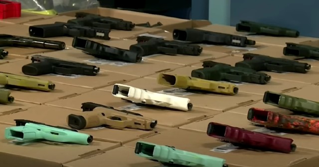 Prohíben importar armas de fuego en Canadá