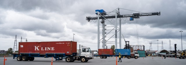 Empleadores marítimos presentan propuesta para destrabar negociaciones con trabajadores portuarios de BC en huelga
