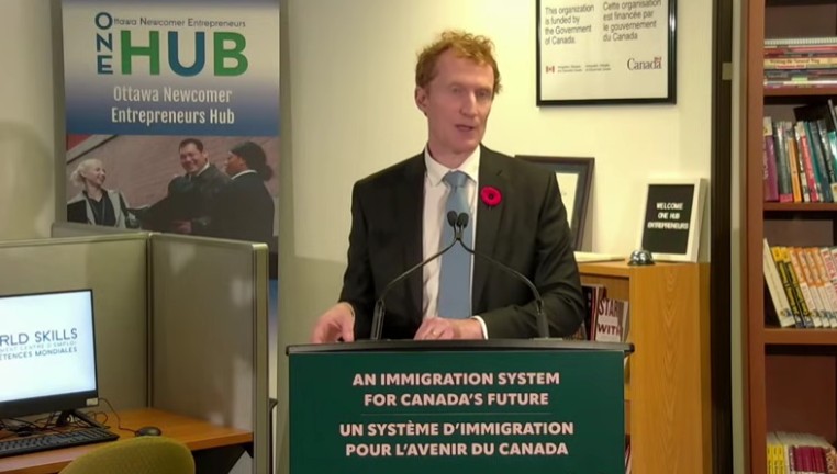 Gobierno revela estrategia para fortalecer sistema de inmigración canadiense