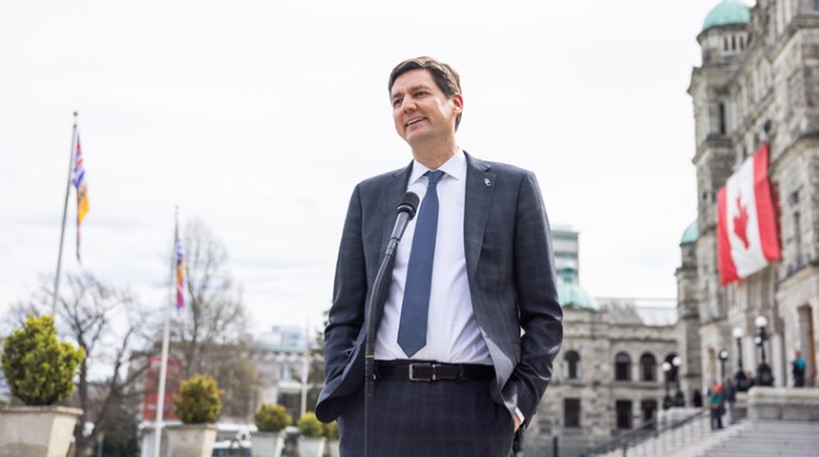 Primer ministro de Columbia Británica ordena cancelar contratos estadounidenses