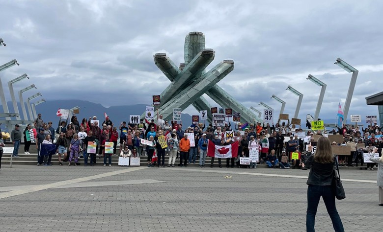Canadienses se unieron a protestas anti-Trump hoy sábado