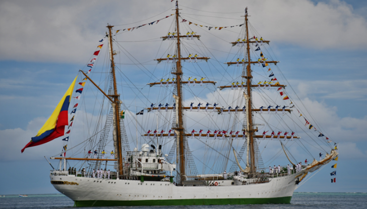 Emotiva despedida del Buque Escuela ARC Gloria al dejar a Vancouver