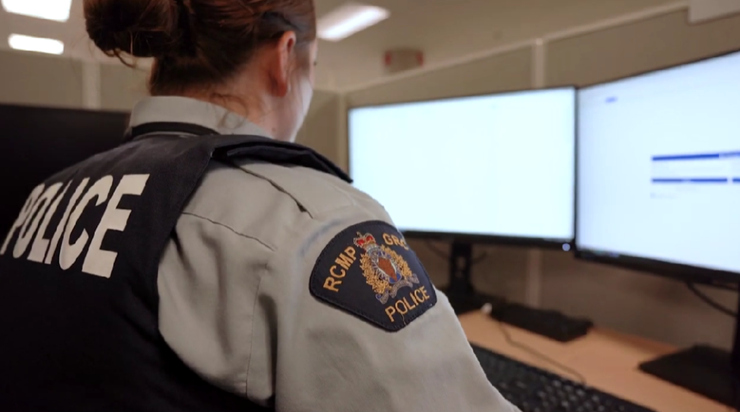 Conductor genera caos en el centro de Chilliwack; 3 personas heridas y 5 vehículos dañados