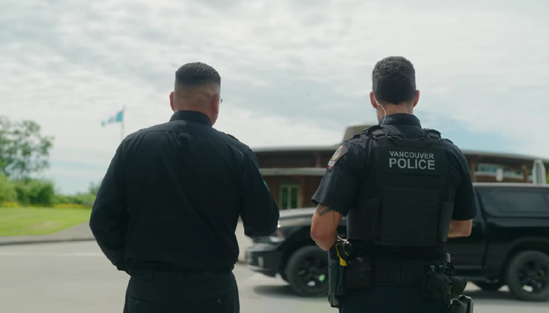 Policía arresta y acusa a adolescente tras apuñalamiento de 4 personas en centro de Vancouver