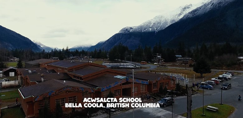 Varios estudiantes resultaron heridos tras ser atacados por un oso en Bella Coola, Columbia Británica