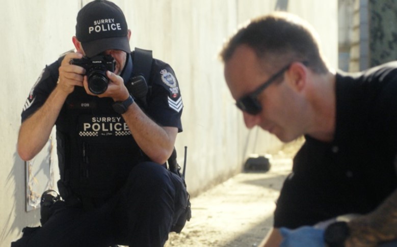Una mujer resulta herida durante un tiroteo a una vivienda en Surrey