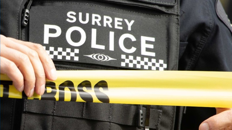 Policía investiga pelea dentro de un autobús en Surrey con saldo de 4 heridos