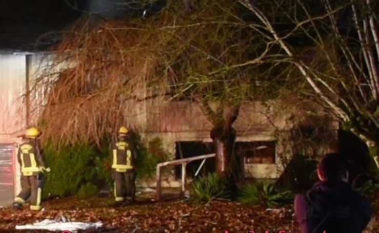 Explosión en una vivienda de Surrey deja una persona herida