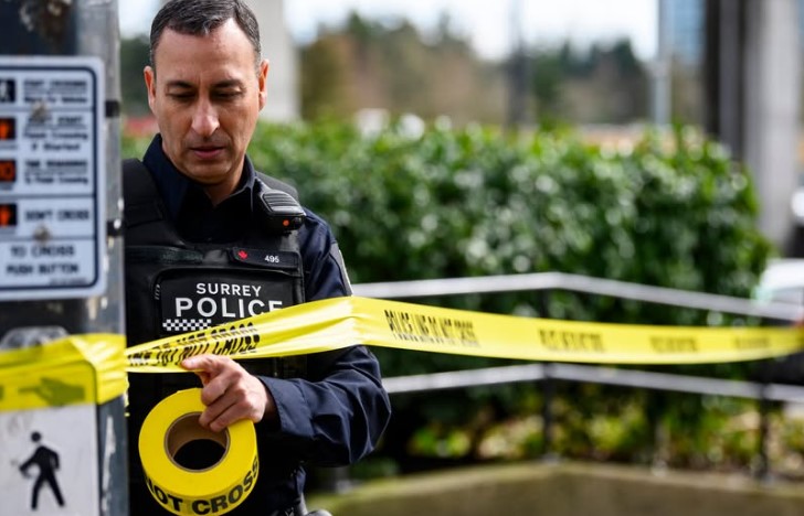 Varios detenidos tras tiroteo en un edificio de apartamentos en Surrey