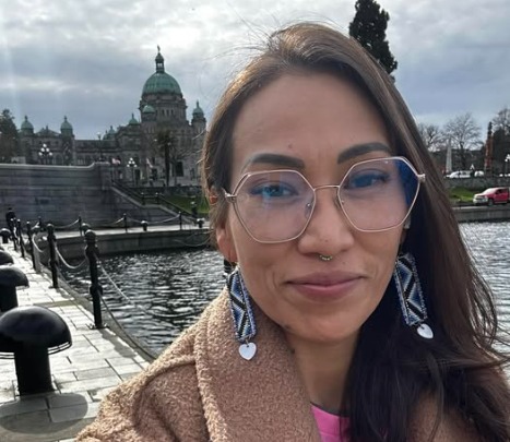 Renuncia Áʼa:líya Warbus al Partido Conservador de BC; ya son 7 integrantes que abandonan la colectividad