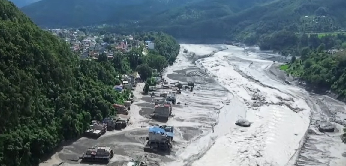 24 canadienses desaparecidos tras avalanchas e inundaciones repentinas entre Nepal y China