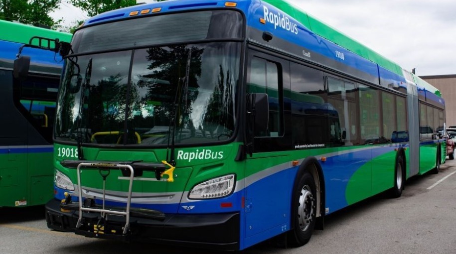 Conductores de buses en Metro Vancouver rechazan oferta del empleador y anuncian acción laboral
