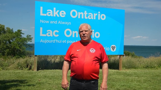 Doug Ford instala valla defendiendo el nombre del lago Ontario