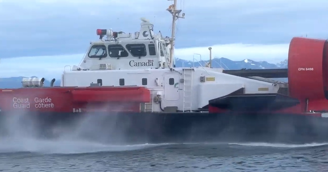 Guardia Costera y RCMP rescatan a más de 150 estudiantes tras encallada de embarcación en North Vancouver