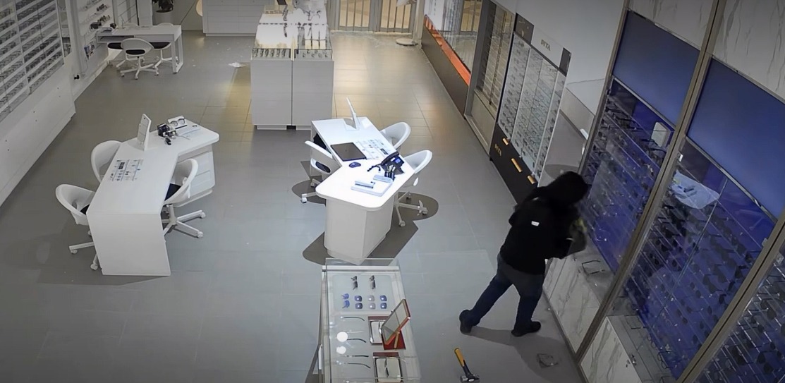 Robo a óptica en Metrotown deja pérdidas por más de 50.000 dólares