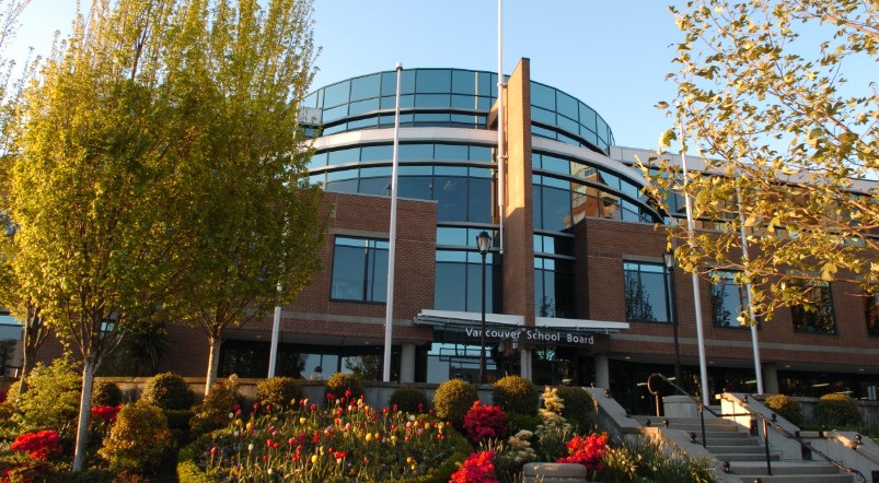 Trabajadores de la Junta Escolar de Vancouver aprueban ir a huelga